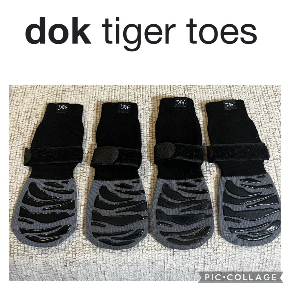 NWT DOK TigerToes Non-Slip Dog Socks Hardwood Floors Size M